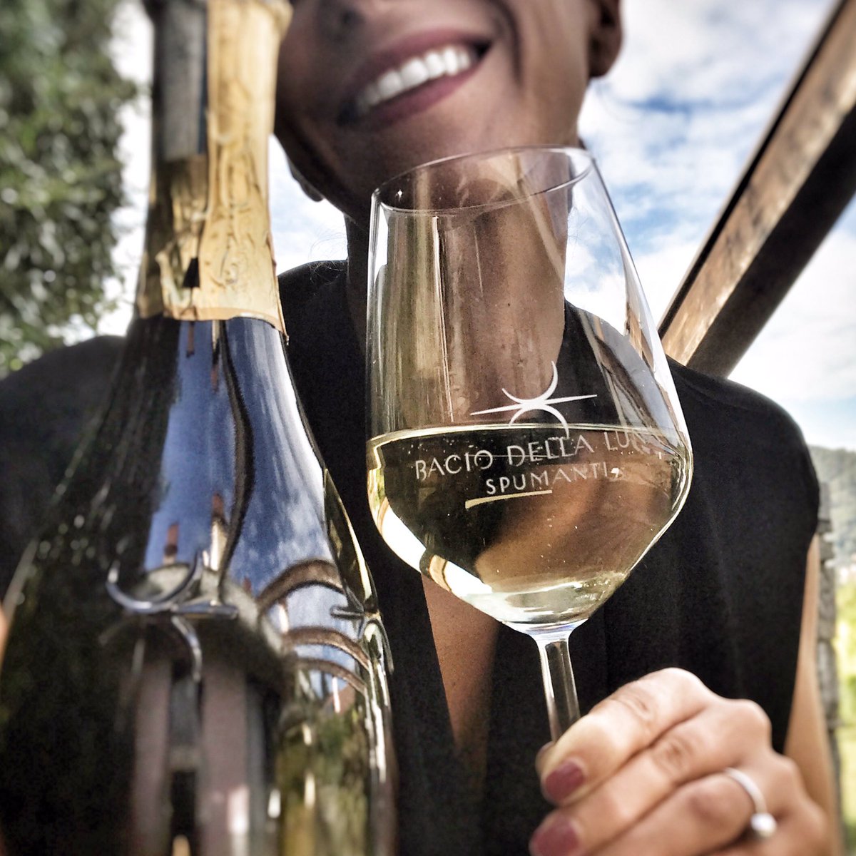 Che sia #franciacorta che sia #prosecco, in questo caso (e in molti altri) conta il sorriso 😊