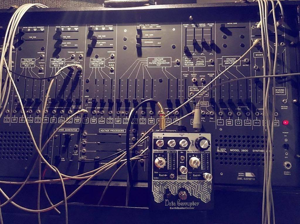 EarthQuakerDev's tweet photo. "Come down, into my Coven..."
📸 @lisabelladonna
・・・
#datacorrupter #arp2600 #arpsequencer #powerelectronics #nopussyfooting #intothecoven #… https://t.co/ytGhkVbois
