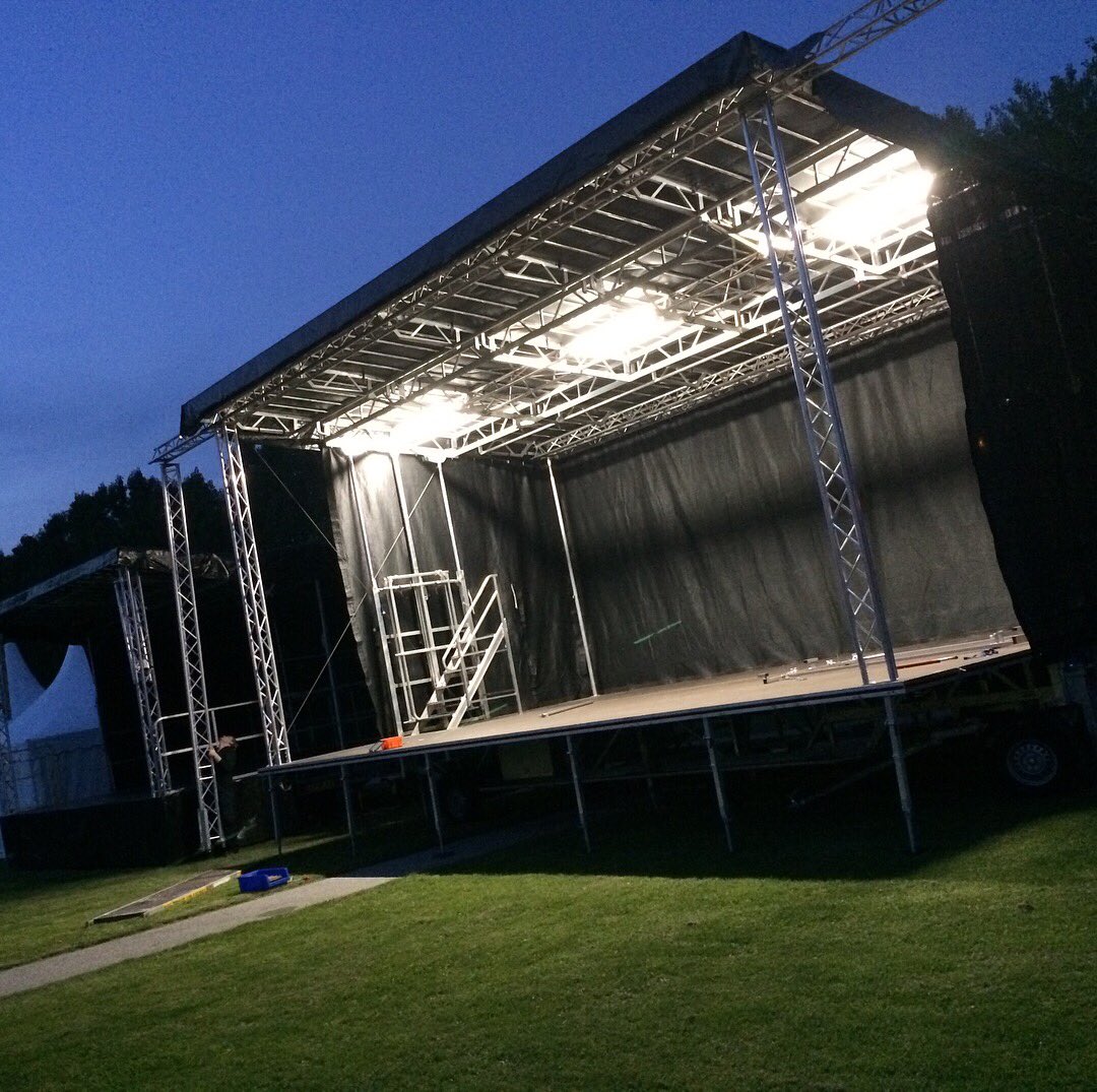 stagecompanyEU's tweet photo. Opbouw in volle gang! Stage43 met Stage61 #podium #wereldfestivalalmere #feestivalalmere Nice! https://t.co/u7UqfWe9xC