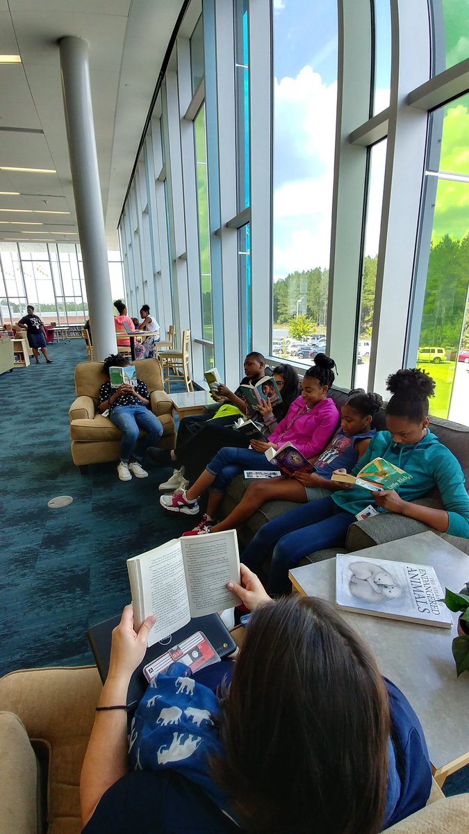 mullerroad's tweet photo. @MsMayersClass loves reading in the LMC! #mustangsread #richlandtwo #r2lms https://t.co/2sHmAx3LWA