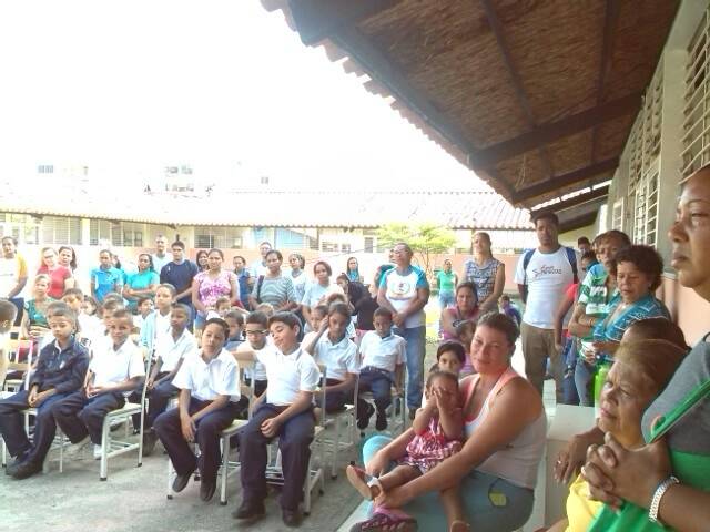 MPV_Miranda's tweet photo. Cada Hogar es espacio sagrado de Paz Familiar y en la #SemanaDeLaPaz se Dictó Misa en la Comunidad Cdad Betania - Ocumare  @GabyHenriquez21 https://t.co/GUeTZxR1Iu