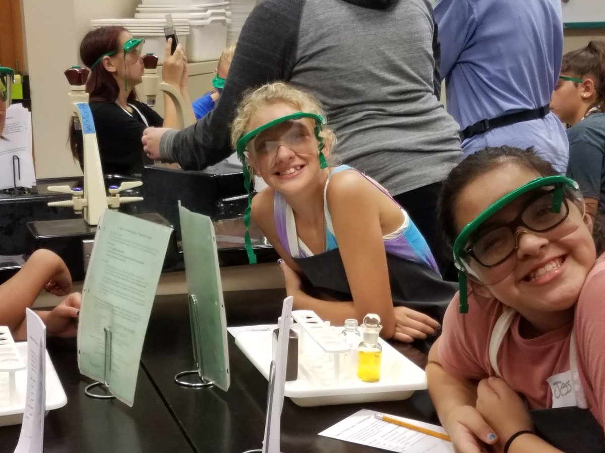 PhillipsRm108's tweet photo. @WDJH_Panthers experimenting with water quality! #wdsd7 https://t.co/Iej9eXuhsf