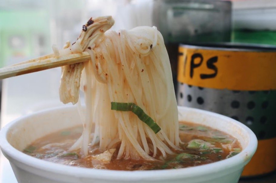 Calgary Food Trucks (@yycfoodtrucks) on Twitter photo Keeping warm at the Fall Home Show with some Spicy Chicken Pho from <a href="/thenoodlebus/">The Noodle Bus</a> 🍜 #CFHS17 Keeping warm at the Fall Home Show with some Spicy Chicken Pho from <a href="/thenoodlebus/">The Noodle Bus</a> 🍜 #CFHS17