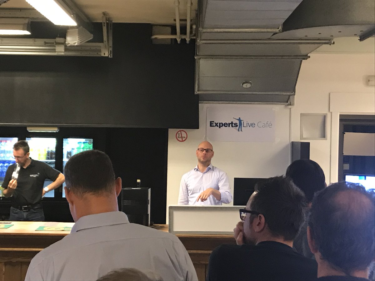 Bartender @StijnCa in action #containers #docker <a href="/ExpertsLiveCafe/">Experts Live Café</a>