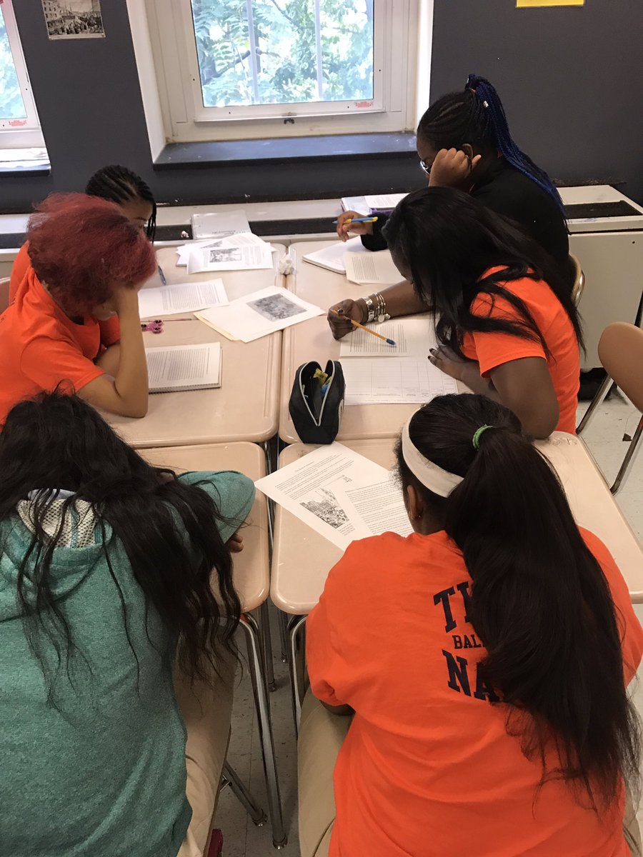 MrB_VT's tweet photo. @BaltCitySchools 8th graders at Glenmount Elementary Middle School corroborating primary sources in history class https://t.co/BIU1LpF2YA