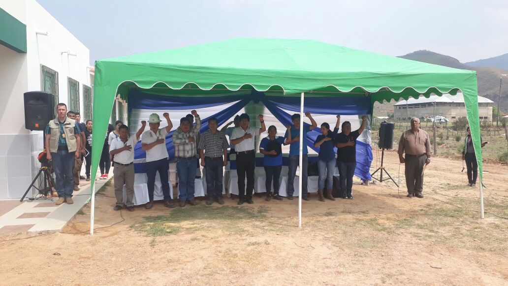 FPS_Bolivia's tweet photo. @FPS_Bolivia I Pdte. @evoespueblo, en #Postrervalle #SantaCruz, para la entrega de un Sist. de Microriego, beneficiando a 21 familias, https://t.co/BzWlLZnHGQ