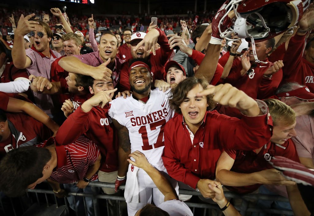 BleacherReport's tweet photo. Ohio State, Texas, and Oklahoma football programs all valued over $1B, per @WSJ https://t.co/SLsonPKxkh https://t.co/spMfvIHKU0