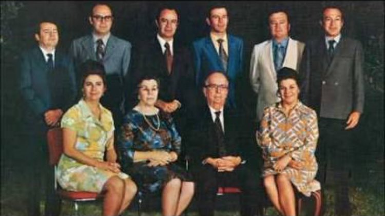 eugenio_sada's tweet photo. Tenía 7 hermanos: Roberto , Rosario, Angelina, Consuelo, Carmen, Amparo e Isaac Garza Sada. https://t.co/evXybsoHml