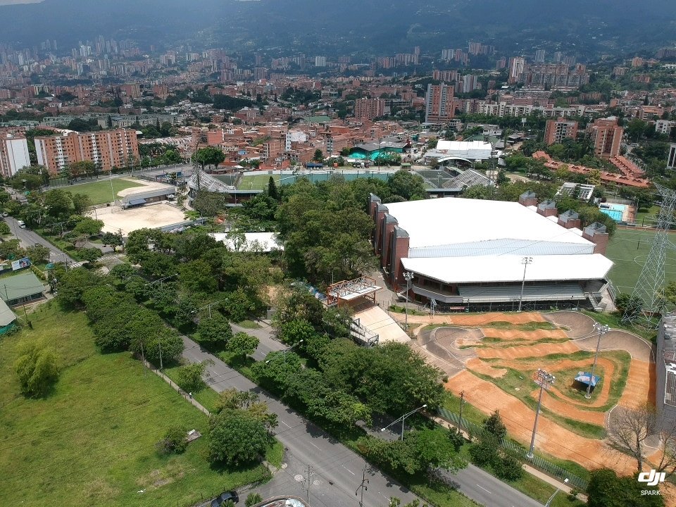 hmarin80's tweet photo. @EnvigadoFC @AlcaldiaEnv @inderenvigado @RaulCardonaENV Bonita vista del Polideportivo Sur https://t.co/ljDSUizXag