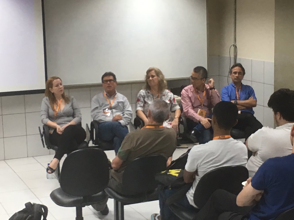 ivanmachado's tweet photo. Mesa-redonda - Desafios na Educação em Engenharia de Software #sbes2017 #cbsoft2017 https://t.co/j93HLKWREx