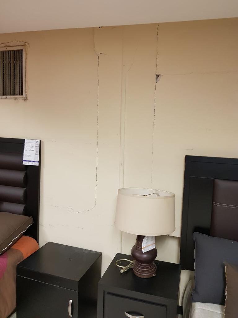 agustin_als's tweet photo. @SPCCDMX Buen día a mi mujer la están haciendo ir a trabajar en un edificio q tiene daños aparentes, que puedo hacer en este caso https://t.co/IhPIa0uVMi