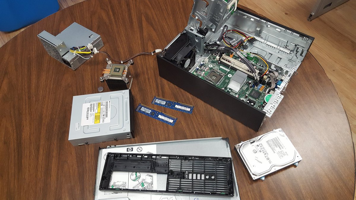 BHSCodingClub's tweet image. Shout out to the 25 students who showed up for Tech Club today as we explored the insides of the PC and rebuilt them! #BHSPride #techiscool