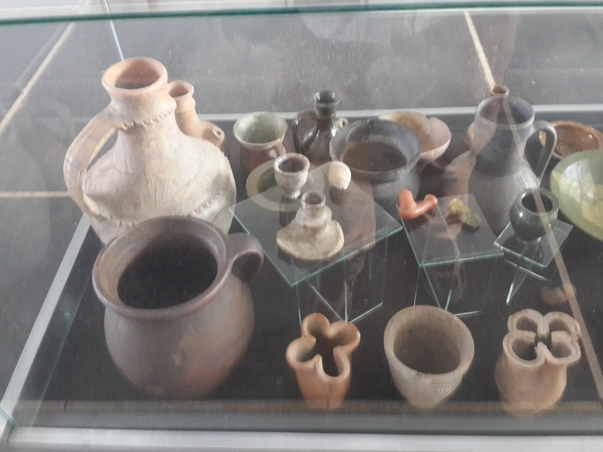 Siklos Kalesi'ndeki etnografya müzesinden Osmanlı seramikleri.