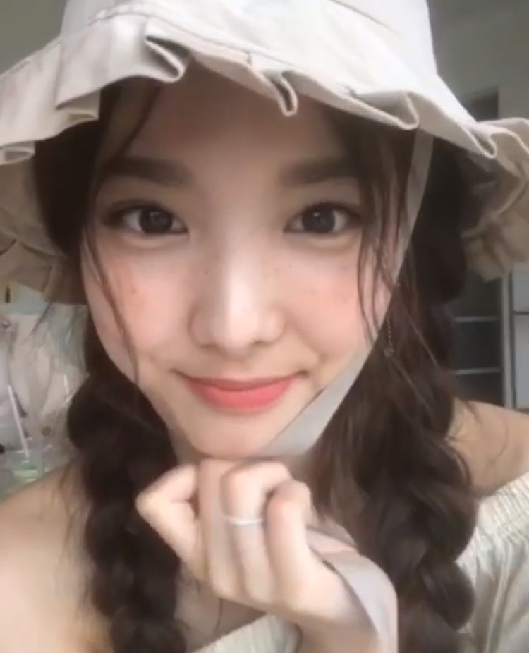 BERRYSOOYNG's tweet photo. i love nayeon and mina. so tempted to cc to them asdfghkl https://t.co/NvPnPxA4Jk