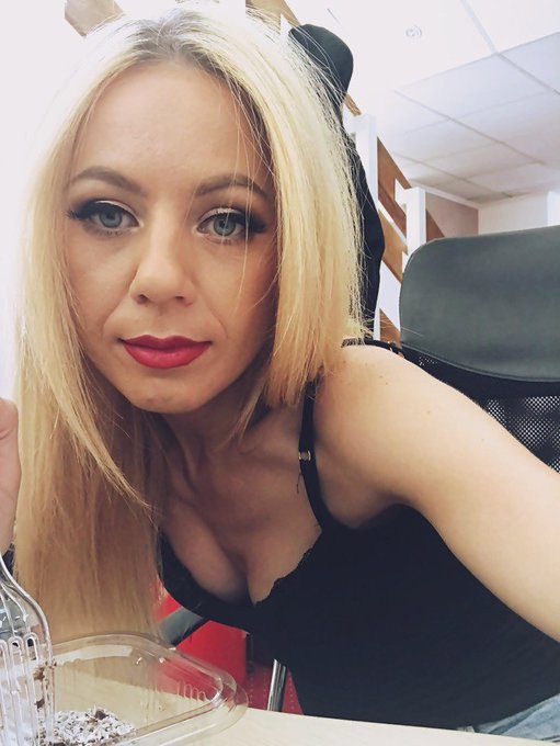 Getin` ready for tonight. Can't wait to see you guys in a bit on @LiveJasmin. Check it here https://t<a href="/tag/cammodel"class="tags"><span>#cammodel</span></a><a href="/tag/livejasmin"class="tags"><span>#livejasmin</span></a>