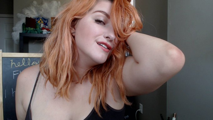 Hey guys! I'm online and excited to see you!  https://t.co/Y8eq07LuDp https://t.co/Q7TRHkObl9