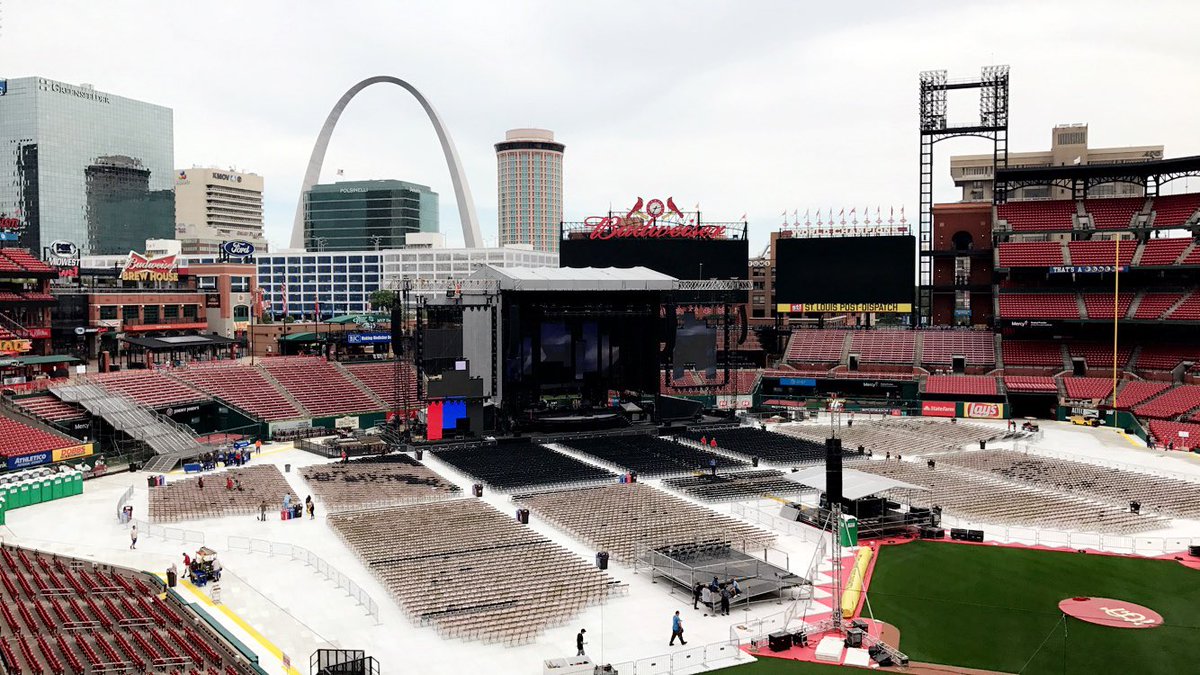 Cardinals's tweet photo. We're 3 hours away from gates opening for tonight's @billyjoel concert. No opening act. Show will start at 8PM. #CardsEvents https://t.co/qiIpzxC0nB