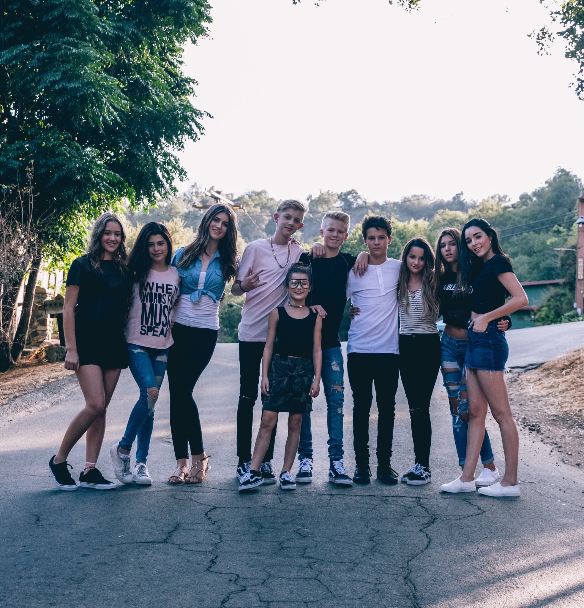 Indiana Massara on Twitter: "When the whole squad pulls up👏🏻 @brat…