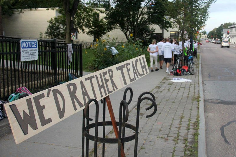 Should Vermont Teachers Be Allowed To Strike? dlvr.it/PpZ7mM https://t.co/ukOktJx3RB