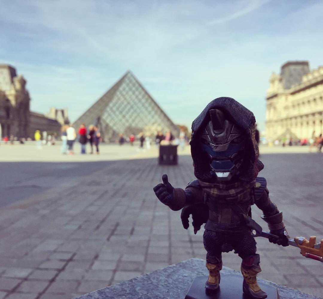 EvanNikolich's tweet photo. Cayde winding down his European tour at the Louvre in Paris. Trying to be the best Snack Dad he can be. #Destiny2 https://t.co/N3qRGmPD4t
