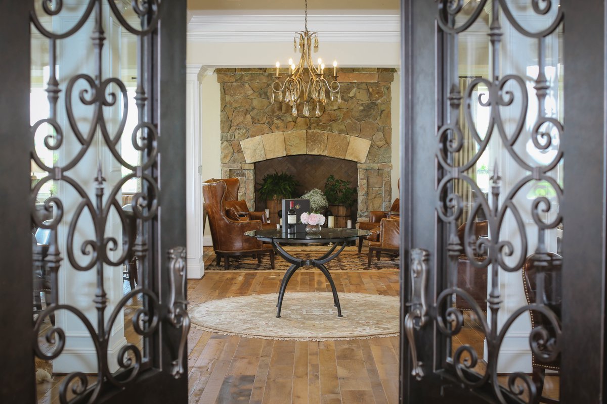 Join Kevin and Jeremy (from STW), <a href="/DrinkWhatULike/">DrinkWhatYouLike</a>, and others #VaWine lovers for #VaWineChat in 15 minutes! ustream.tv/channel/virgin…