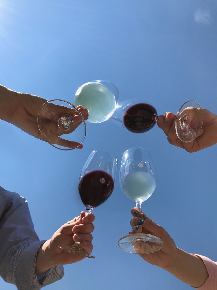 The #VaWineChat has begun w/ <a href="/DrinkWhatULike/">DrinkWhatYouLike</a>! Join the conversation about Stone Tower, #VaWine, and #Wine! #Cheers! 
ustream.tv/channel/virgin…