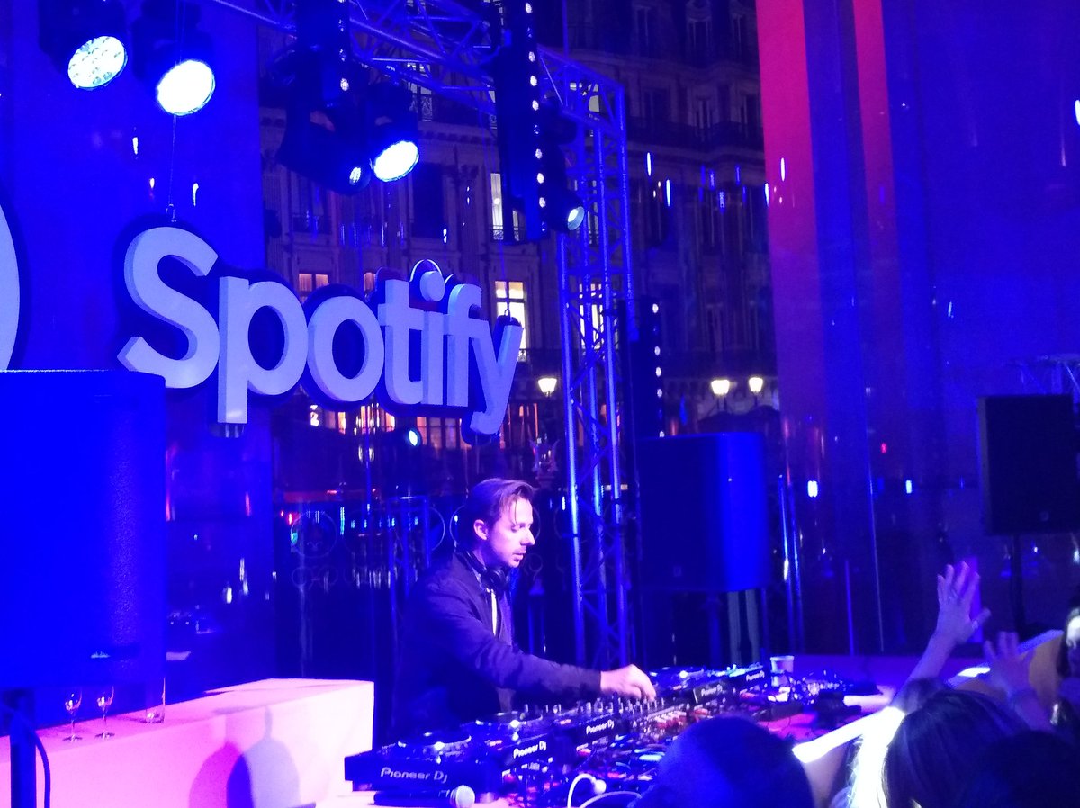 azmelie's tweet image. Les soirées @spotifyfrance ça rigole pas ! @martinsolveig ❤
