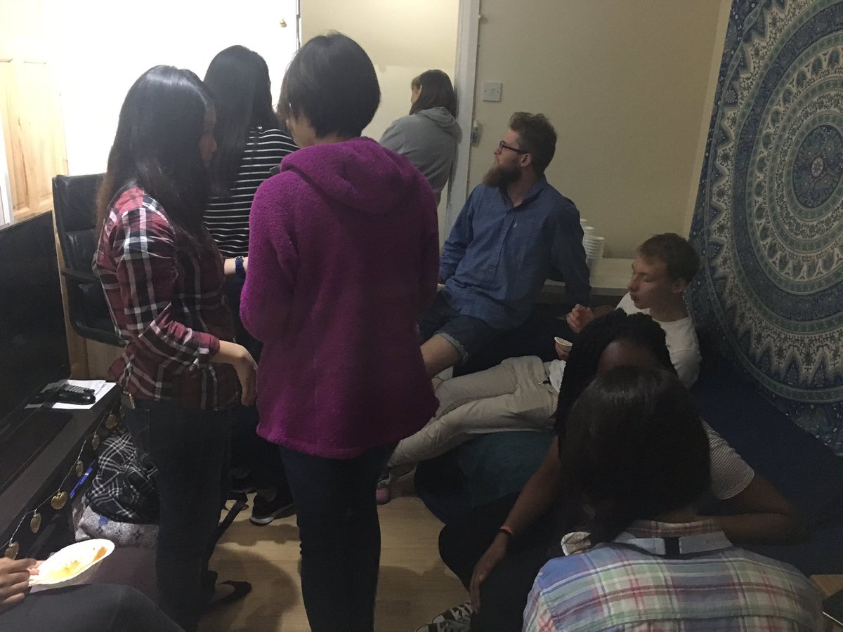 GuysCU's tweet image. We had such a great time at our grub crawl event tonight! We've still got some more events and would love to see you! #kclfreshersweek