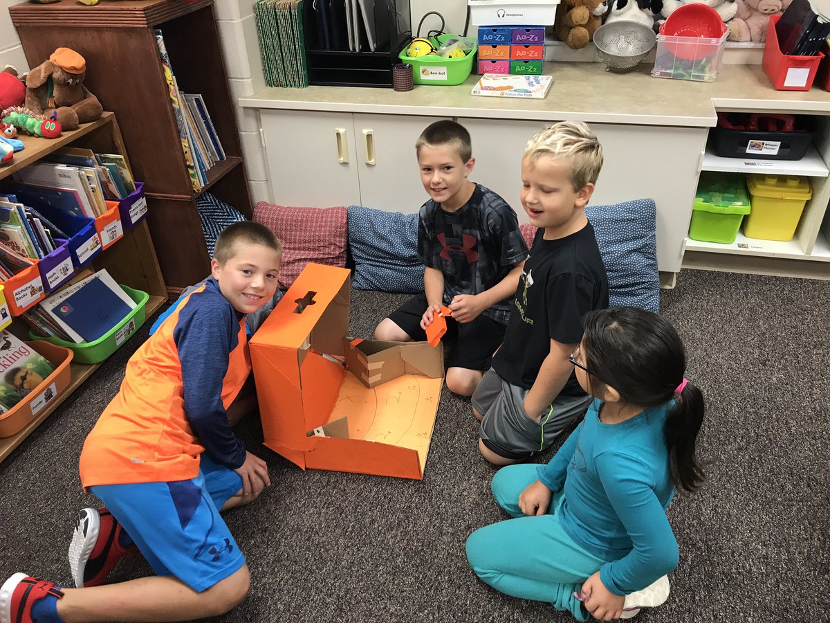 jcolganmes's tweet image. Fifth grade friends came down to teach us games they created. So much fun! #makermorning #theMESway