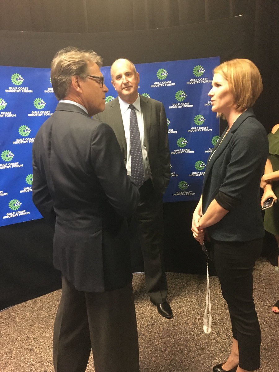 chevronphillips's tweet image. Great day at Gulf Coast #IndustryForum2017, CPChem’s SVP, Ron Corn, &amp;amp; Community Relations Liaison, Wendy Irwin, meet @SecretaryPerry.