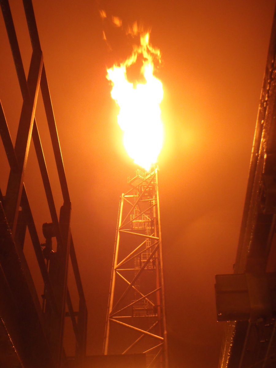 jcaccess2's tweet image. Massive flare at work tonight be sound if we had marshmallows !! #JCAccessSolutions #Ropeaccess #offshore