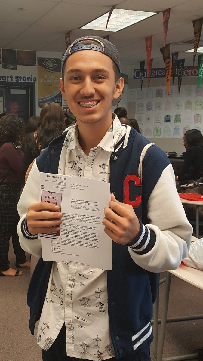 CarterAvid's tweet photo. #cartersgoingtocollege #collegeacceptances #carteravidrocks https://t.co/PPhTKxf1xG