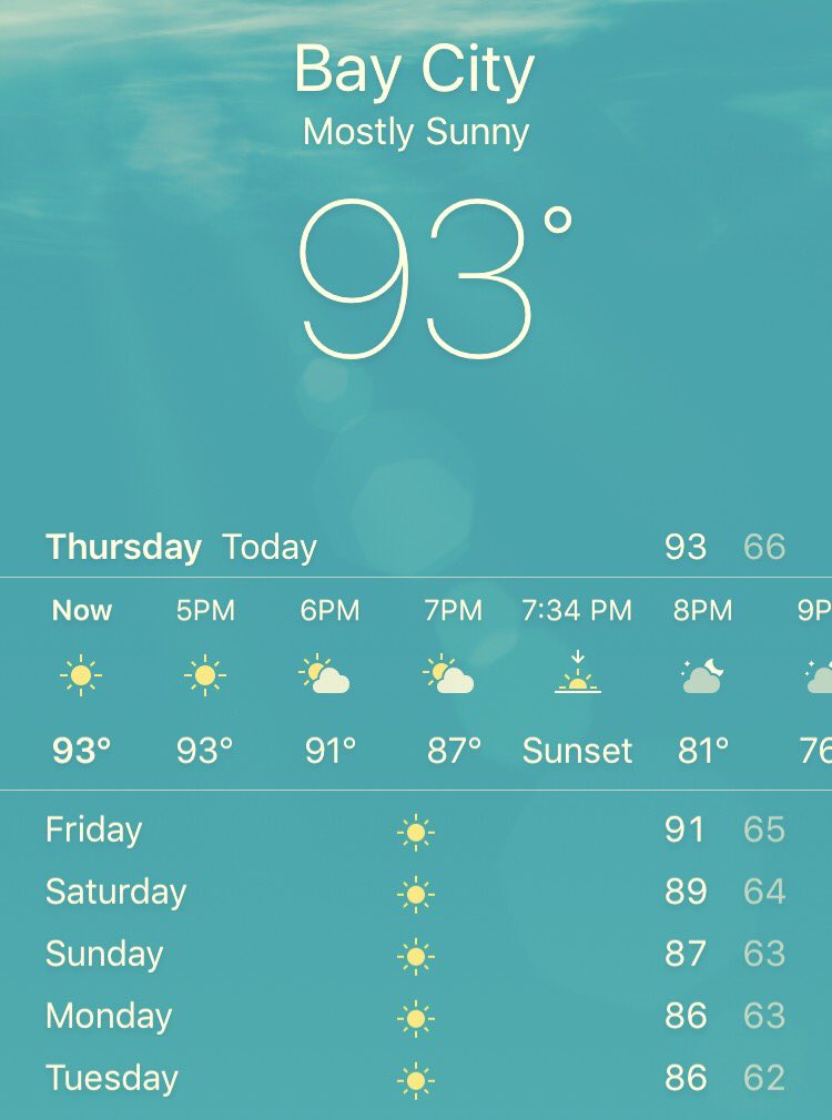 Twardynski22's tweet photo. Summer is not over yet kids! ☀️👙⚓️ #MichiganderProblems https://t.co/M2IGbGWWvf