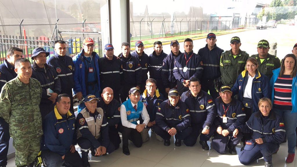 CancilleriaCol's tweet image. 31 colombianos expertos en búsqueda y rescate urbano y 2 caninos entrenados para búsqueda en escombros están en MEX para apoyar labores