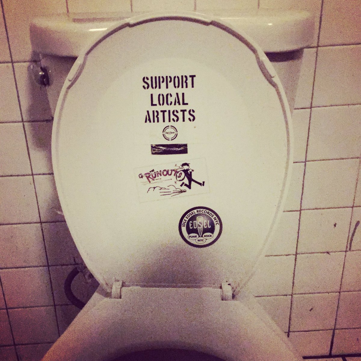 PerfectMark1's tweet image. When you play your original music and you feel awesome, but the venue's restroom is keeping it real!!! 😂💸🚽💩 #musicianslife