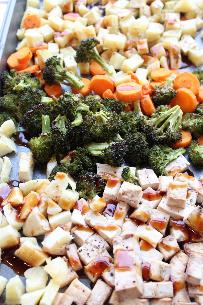 GingerHultinRD's tweet photo. Sheet Pan Teriyaki Tofu with Pineapple and Veggies https://t.co/OGCukoKlII via @gingerhultinRD https://t.co/OP7k7whP9N