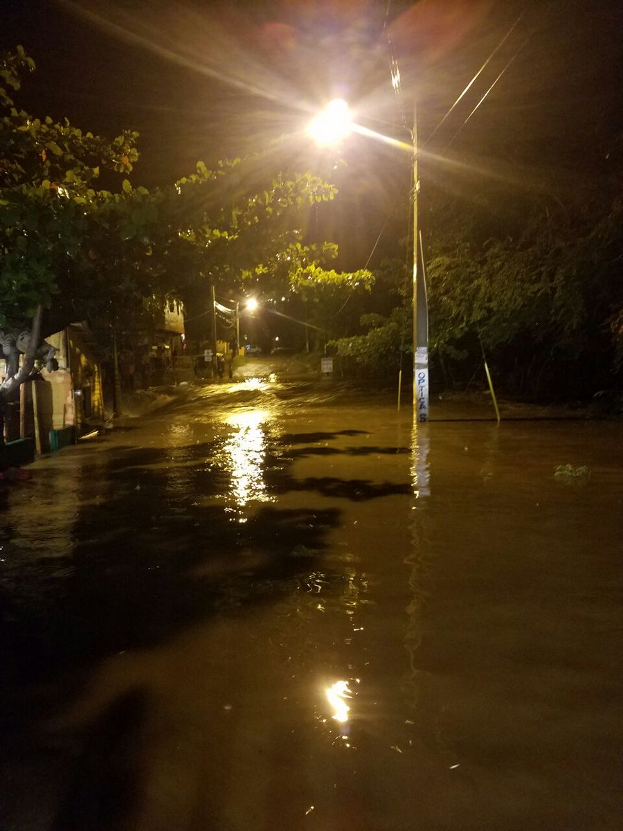 <a href="/SIN24Horas/">Noticias SIN</a> Desborde repentino presa Los Tomines Stgo. Rdguez,  arrasa vivienda, inunda predios agrícolas e incomunica la zona