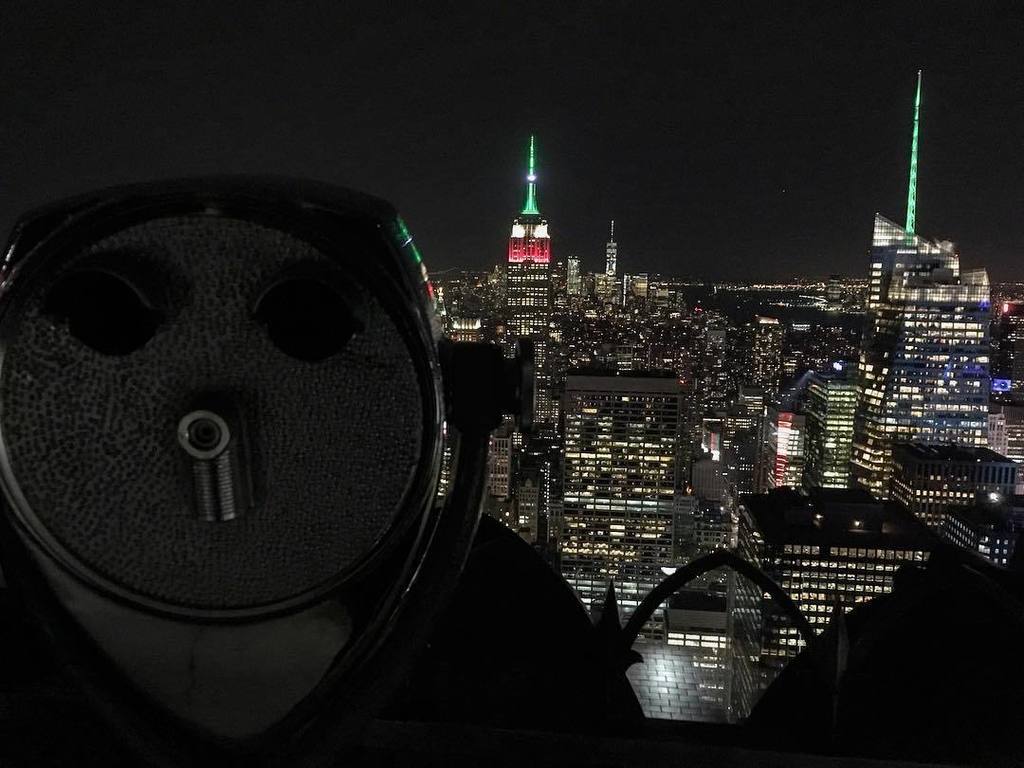ferchoarriola's tweet photo. Let's take a look into Manhattan skyline at night... #NewYork #Manhattan #NewYorkCity #NYC #TopOfTheRocks #Rockefe… https://t.co/HnU5Kvxsk8 https://t.co/UbYL4SplT5