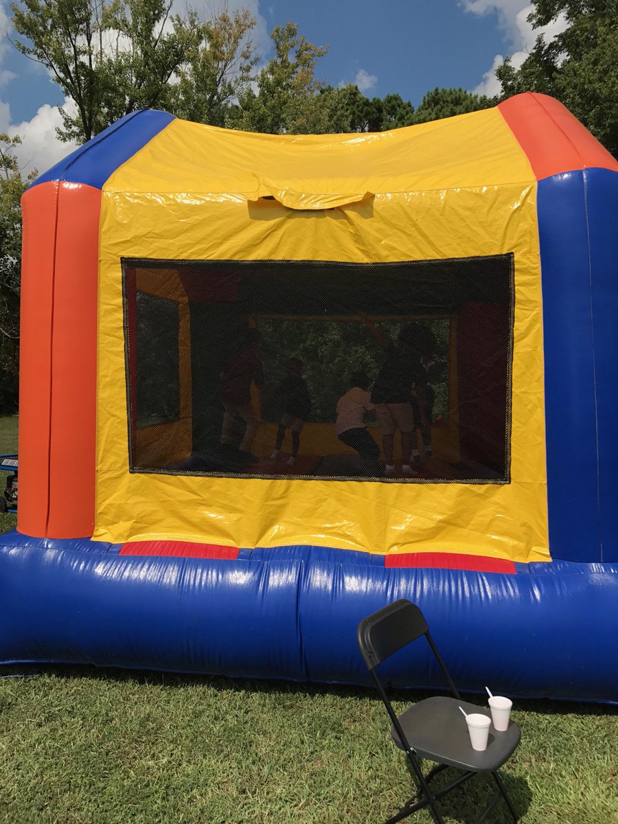 RamonicaD's tweet photo. Thank You Englewood for a great community event today! We had a great time at our school-wide picnic. #PIEPartner https://t.co/xH4naKDIYf