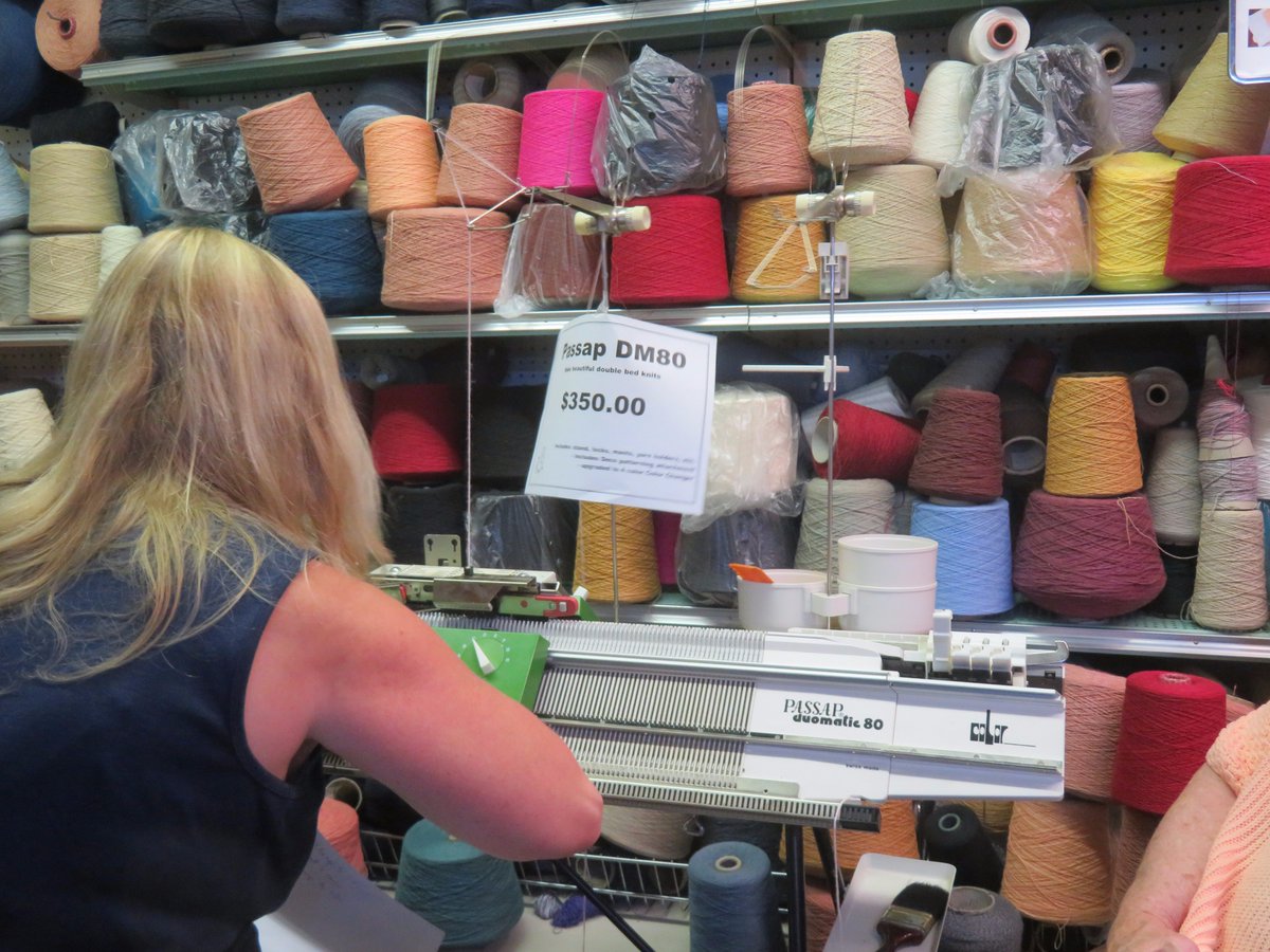 StCloudKnitShop's tweet photo. Scenes from SEPTEMBER SEMINAR
#machineknitting #knittingmachine #knittingtechnology #fiberart #passap #passapknittingmachine #yarn #knitting https://t.co/SLP9jvxk8a