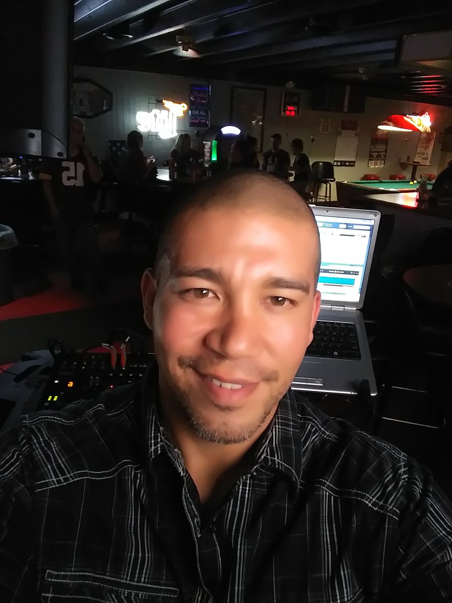 StarkLearning44's tweet image. Do you love to sing but hate Smokey bars? Join me at Martini's Lounge (2nd fl of Clarion Hotel off 145th st exit) for karaoke every Friday!