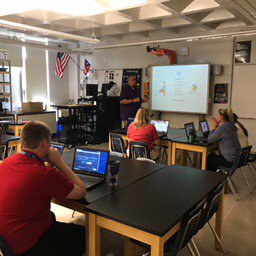 SLdos's tweet image. Showing my colleagues how I use @EDpuzzle with my #flipclass #edpuzzleworkshop