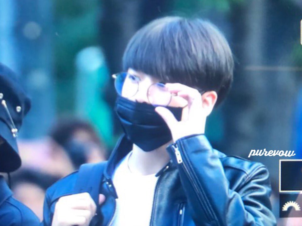 purevow_JK's tweet photo. 170922 뮤직뱅크 출근 @BTS_twt #정국 https://t.co/2IHcUNgSsT