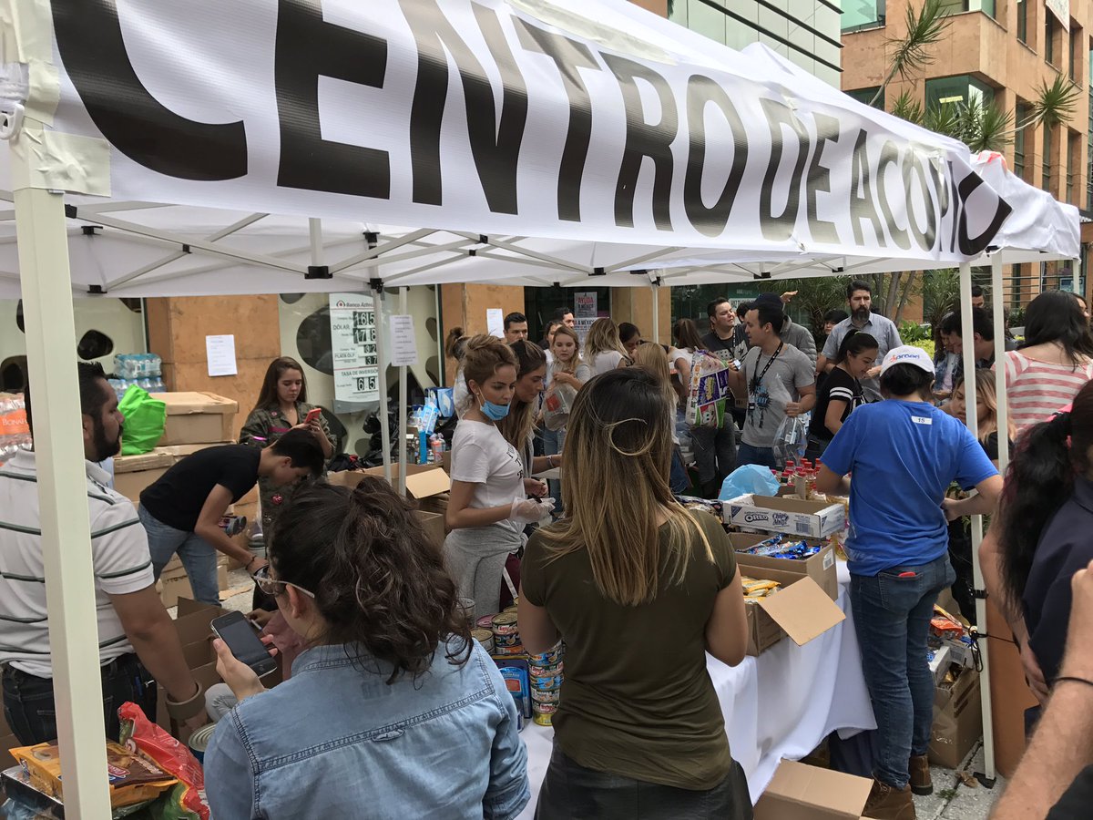BOBOProduccion's tweet photo. Estaremos hasta las 7:00 p.m. en Avenida de las Palmas 320, Lomas de Chapultepec 🙏🏼 ¡Gracias por toda su ayuda! #MéxicoUnido #ComunidadBoBo https://t.co/nAQUKukCeX