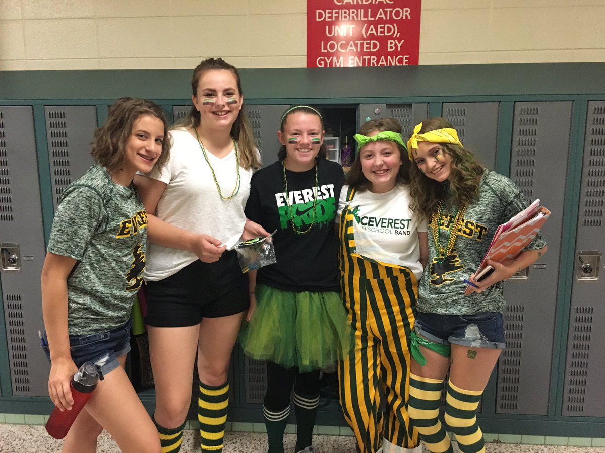 momofhlhs's tweet photo. #SchoolSpirit #everestpride #sportsassembly https://t.co/lepoSwO2QH
