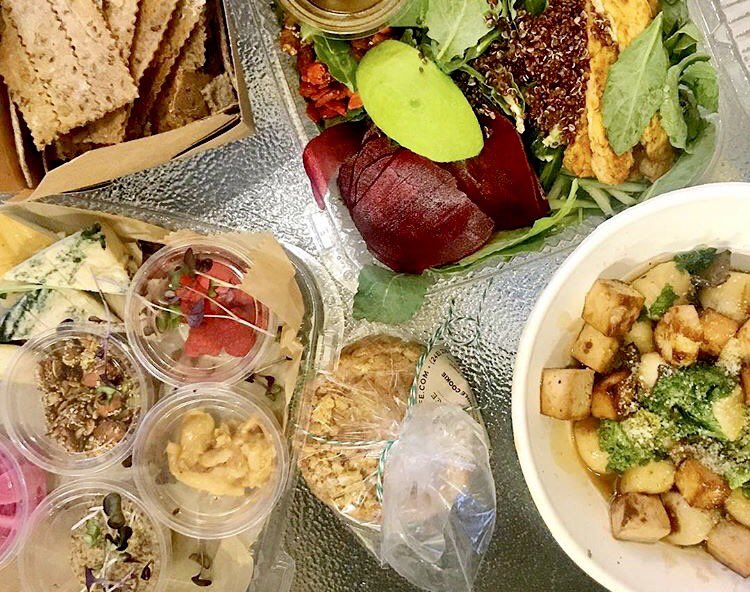 GreenSpaceCafe1's tweet photo. Too tired to dine out? Have your favorite heart #healthyfood delivered by #RestaurantConnection! (248) 541-8888 🌿 https://t.co/dCdHCBi0jw