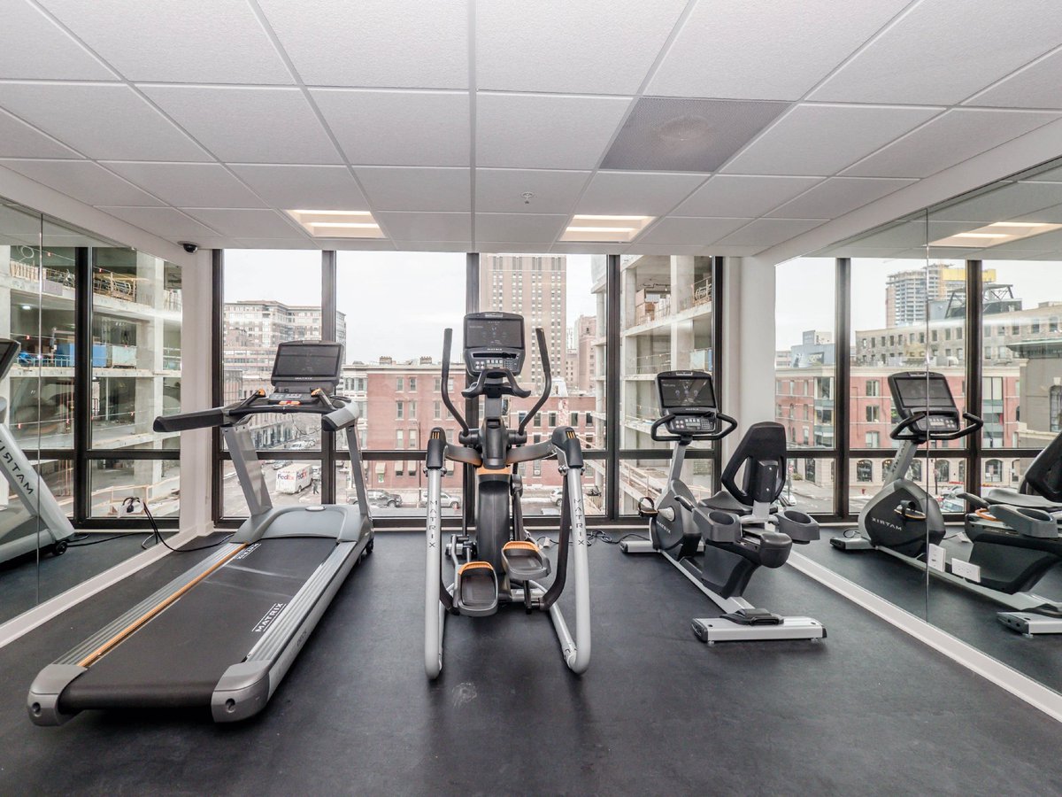 Fitness goals? Met.
Killer views? Only at hensleychicago.com

#chicago #luxuryliving #rivernorth #chicagobound #nestseekers