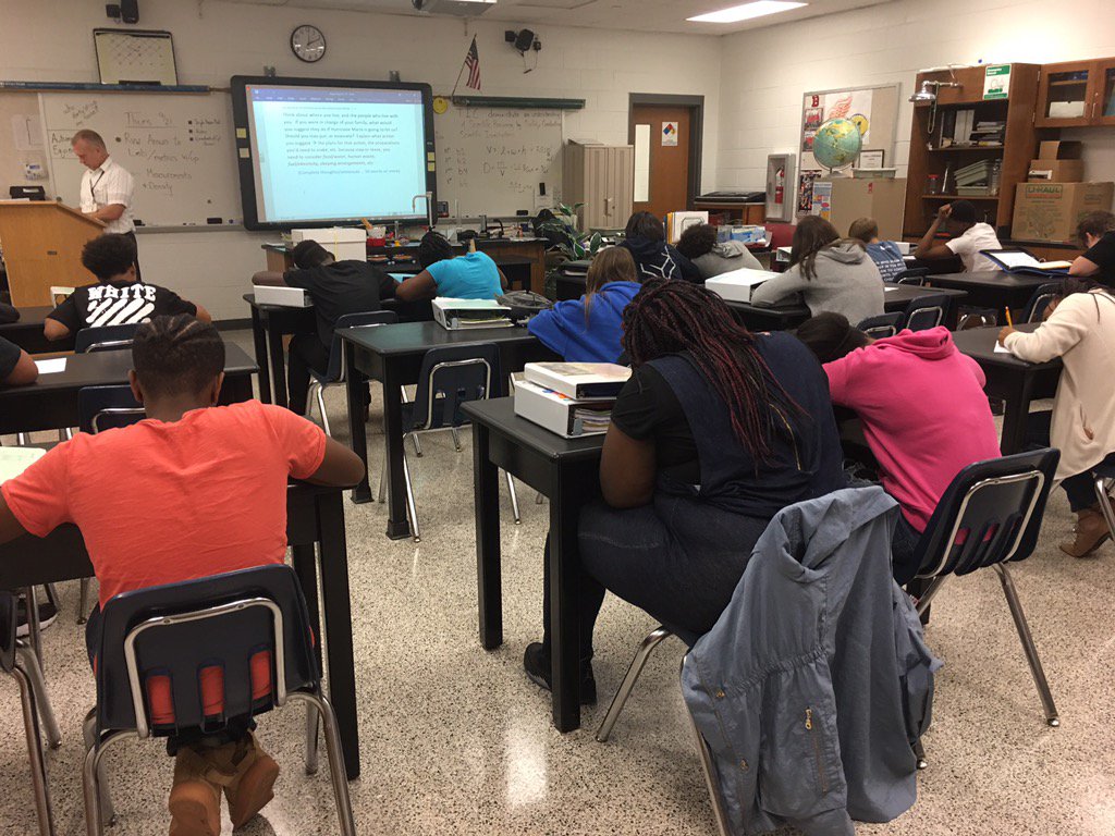 ehbeagle43's tweet photo. WAC at its best!  Writing in science class... relevant and powerful!
#literacy #VBAmazing https://t.co/ucBBlpkgz4