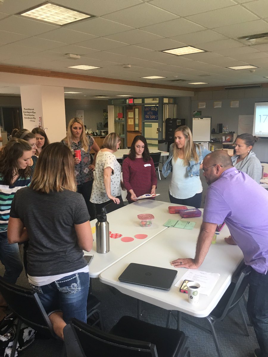 kaitlinanne13's tweet photo. "The Dot" @breakoutEDU w/#elementaryCoP @E2CCBIES SPOILER they broke out w/3 min to spare! #e2collaborates https://t.co/lJ0zmV8ZmF