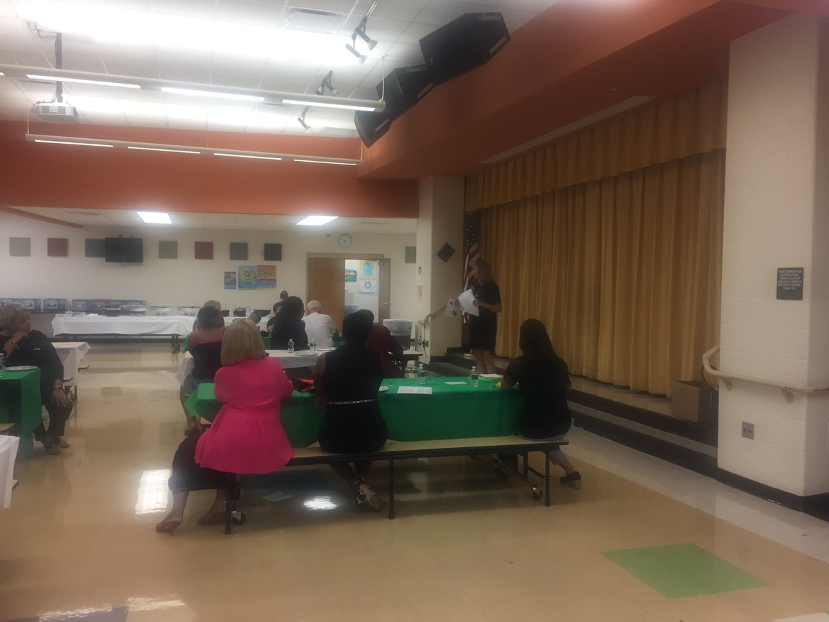 ColumbusLinks's tweet image. Service Now: @ColumbusLinks helping parents in @ColsCitySchools with language development and reading #linksinc